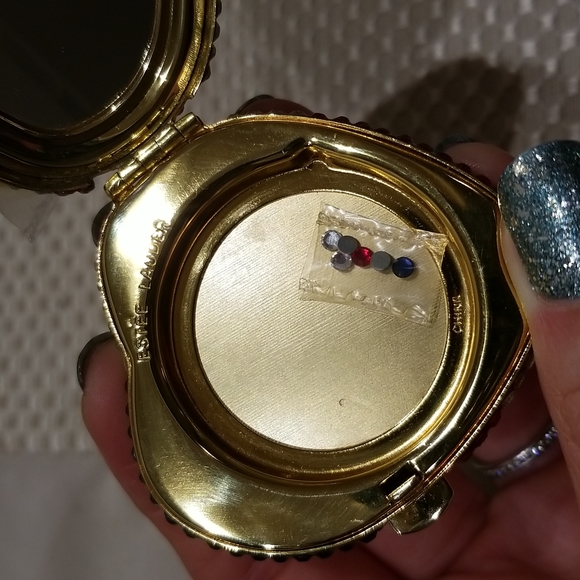 Estee Lauder compact decorative with brilliant crystals (American flag apple). - Picture 7 of 8